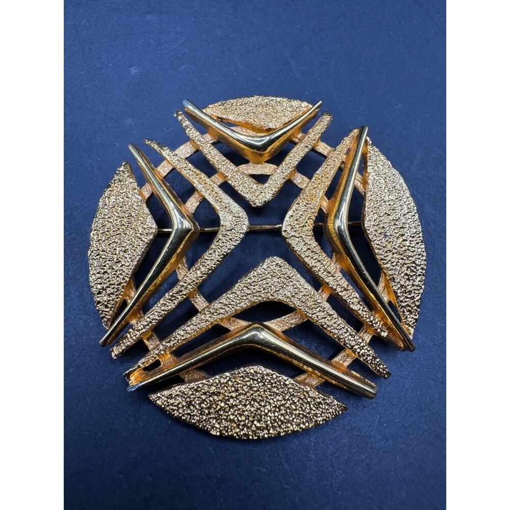 Vintage Roget TM Signed Mid Century Modernist Gold Tone Round Brooch Pin 2.13"